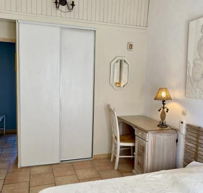 Chambre très lumineuse indépendante en rez de jardin