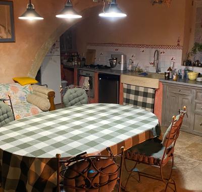 Chambre meublée avec sanitaires à louer