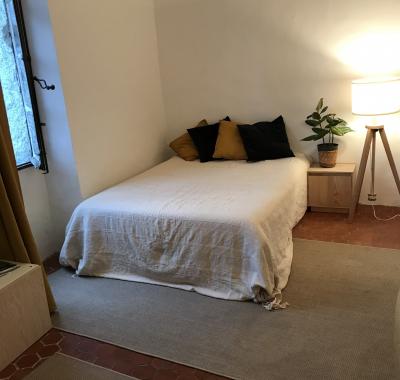 Chambre indépendante dans village provençal