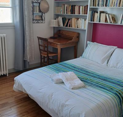 Chambre Rose chez l’habitant "Le Chat Bleu"