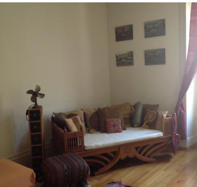 Chambre meublée avec salle de bains privée