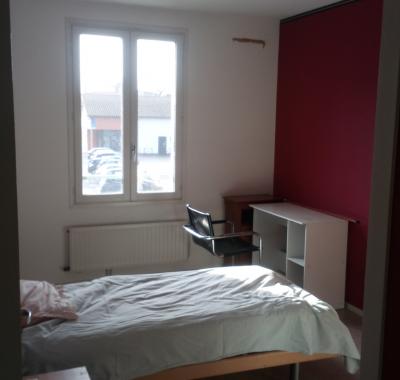 Chambre a louer , au centre ville , 100 m commerces, 400m de la gare