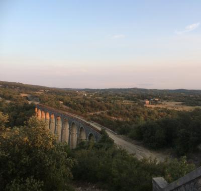 LOUE EMPLACEMENT POUR CARAVANE, CAMION ou habitat léger
