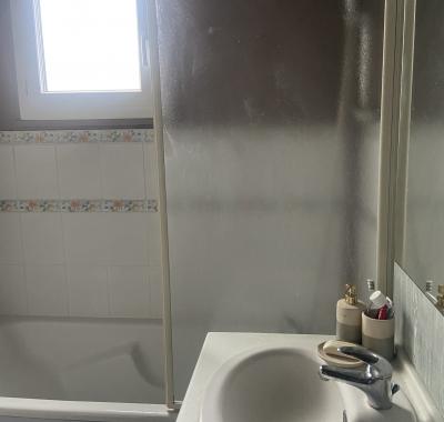 Chambre à la nuitée dans une coloc