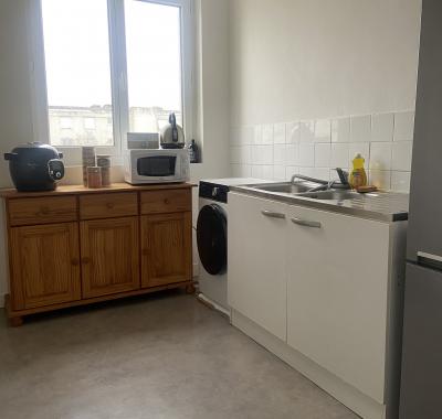 Chambre à la nuitée dans une coloc