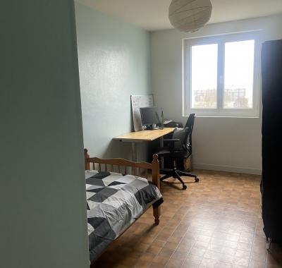 Chambre à la nuitée dans une coloc