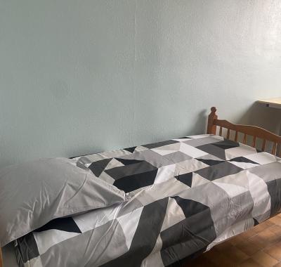 Chambre à la nuitée dans une coloc