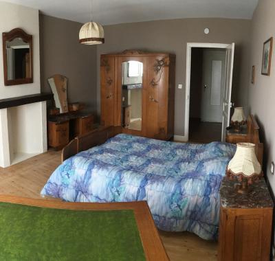 Chambre spacieuse avec coin bureau