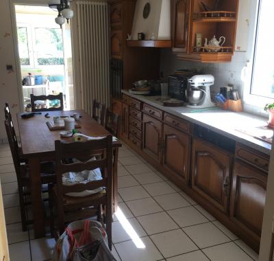 Chambre spacieuse avec coin bureau