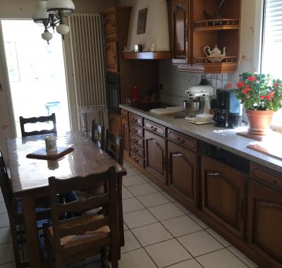 Chambre spacieuse avec coin bureau