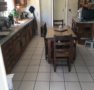 Chambre spacieuse avec coin bureau