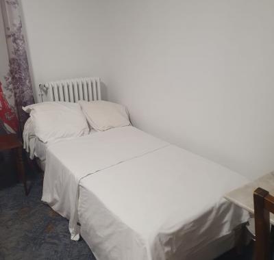 Chambre dans pavillon lumineux. Gde baie.toute commodités paisible