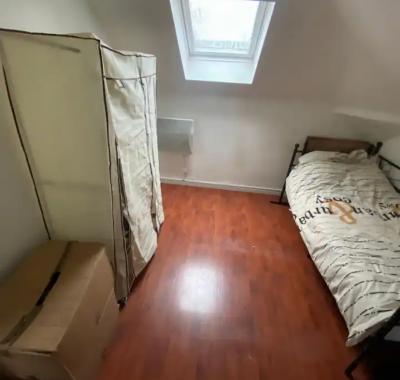 Salon à louer puis  chambre