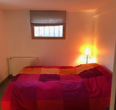 Etage indépendant dans maison spacieuse avec jardin et piscine.