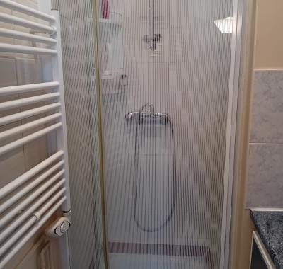 Chambre à louer avec salle de douche