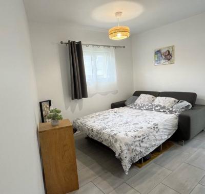 Studio indépendant dans propriété