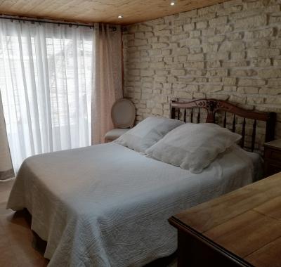 Chambre avec salle de douche privative et entrée indépendante