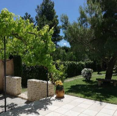 Chambre avec salle de douche privative et entrée indépendante