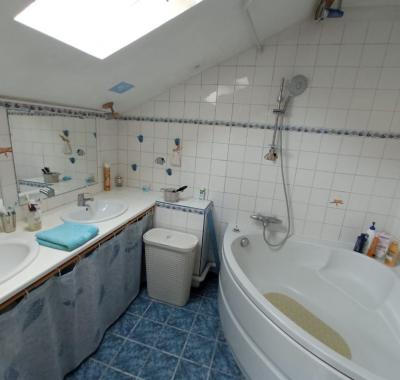 Chambre meublée à louer dans maison meulière