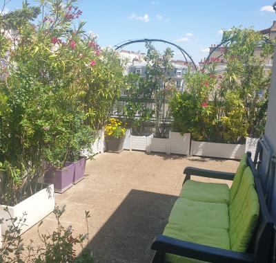 Chambre claire et confortable