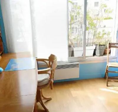 Chambre claire et confortable