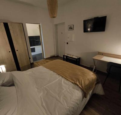 Belle chambre avec salle de bains attenante!