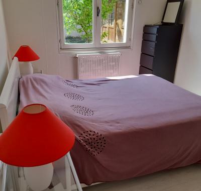 Chambre dans maison à Poitiers proche futuroscope