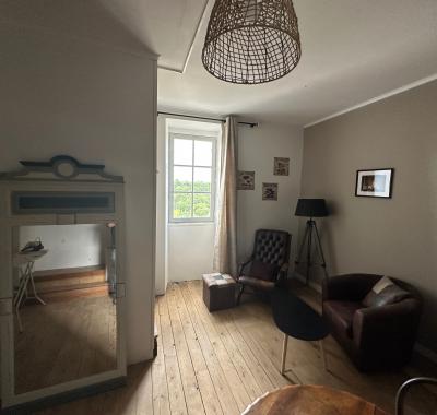 Loft à Gensac, village de charme surplombant la Dordogne