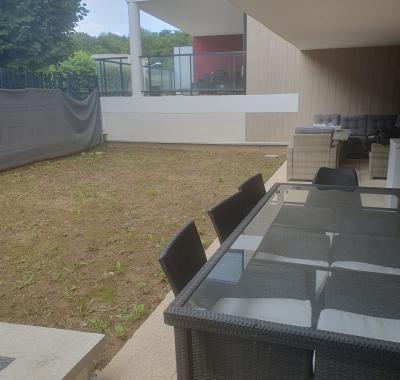 Chambre 9m2 dans un appartement avec terrasse jardin