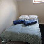 Chambre - salle de bain privée et petit coin repas