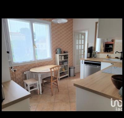 Chambre à louer dans maison avec jardin et piscine