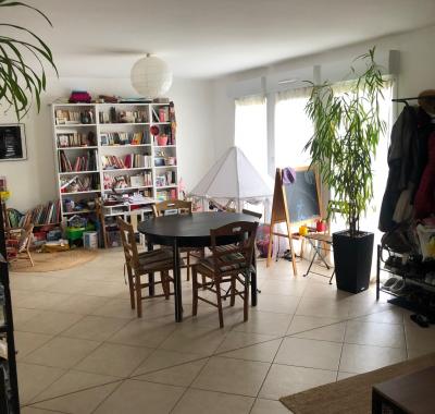 Sous-location chambre meublée + SDB privative à une femme