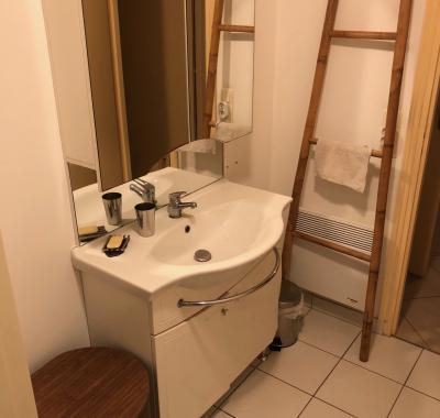 Sous-location chambre meublée + SDB privative à une femme