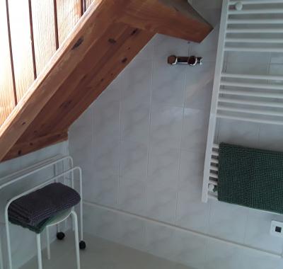 2 chambres avec salle d'eau à louer à l'étage