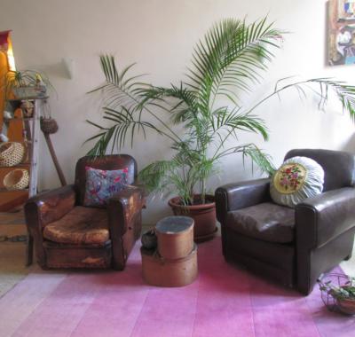 10 minutes à pied de la gare, très calme et très ensoleillé