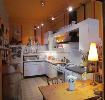 10 minutes à pied de la gare, très calme et très ensoleillé