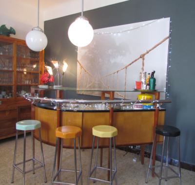 10 minutes à pied de la gare, très calme et très ensoleillé