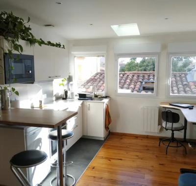 Charmant studio meublé Capucins Saint Michel