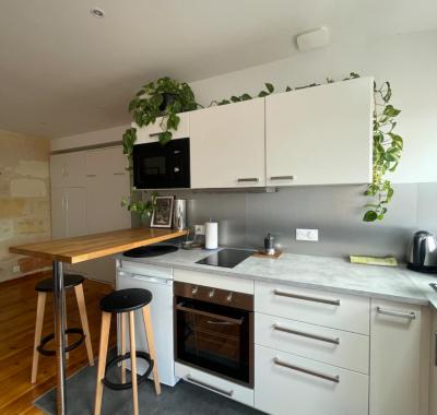 Charmant studio meublé Capucins Saint Michel