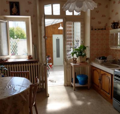 Belle chambre agréable à vivre proche commerce