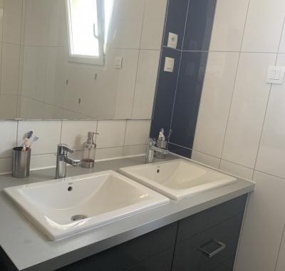 Chambre spacieuse avec petit déjeuner