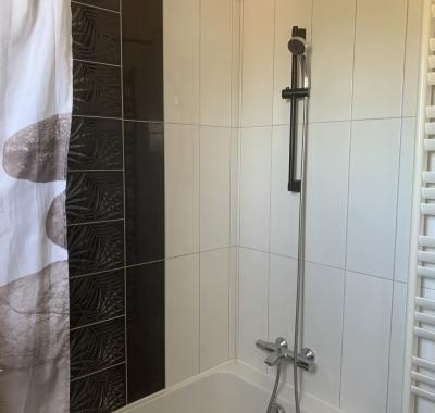 Chambre spacieuse avec petit déjeuner