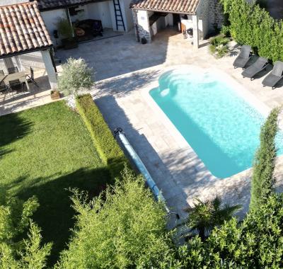 Chambre spacieuse avec petit déjeuner