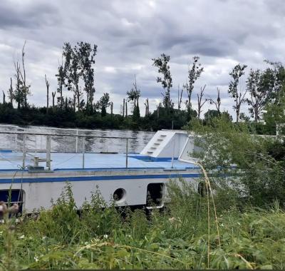 Chambre à louer sur une péniche