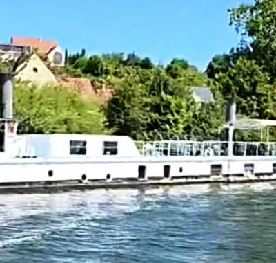 Chambre en coloc sur une péniche