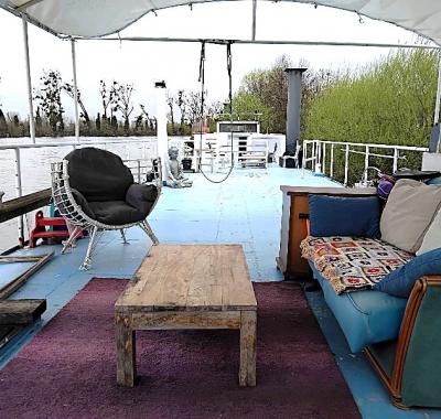 Chambre en coloc sur une péniche