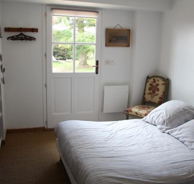 Chambre avec SDB et WC, petite cuisine