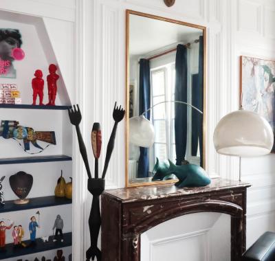 Une chambre et des tableaux