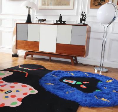 Une chambre et des tableaux