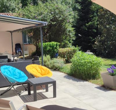 Chambres double à louer, calme, villa avec jardin arboré et piscine